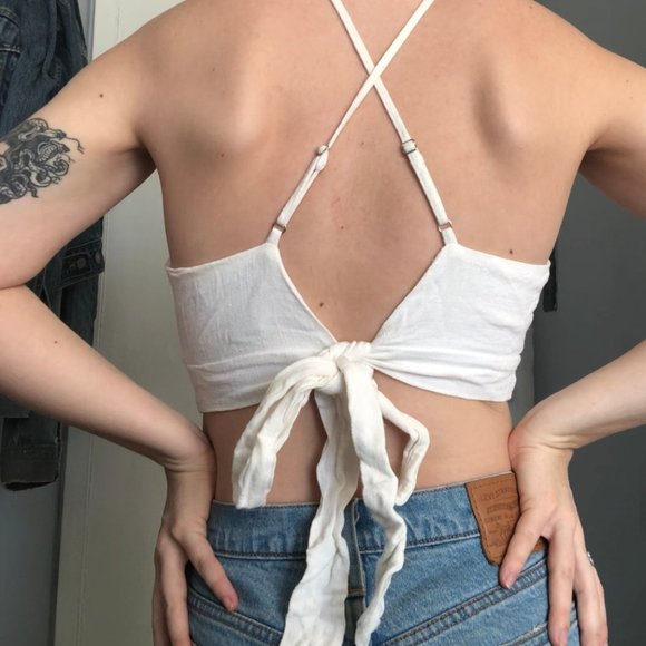 Linen Crop Top with Back Tie Closure - Picture 2 of 8